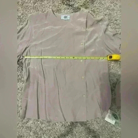 100% silk NWT shirt in a beautiful blush pink color size large (J141) - Picture 7 of 8